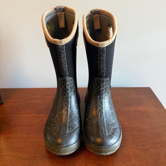 Bogs Black and Gray Spiderweb Kids Boots - Picture 3 of 6
